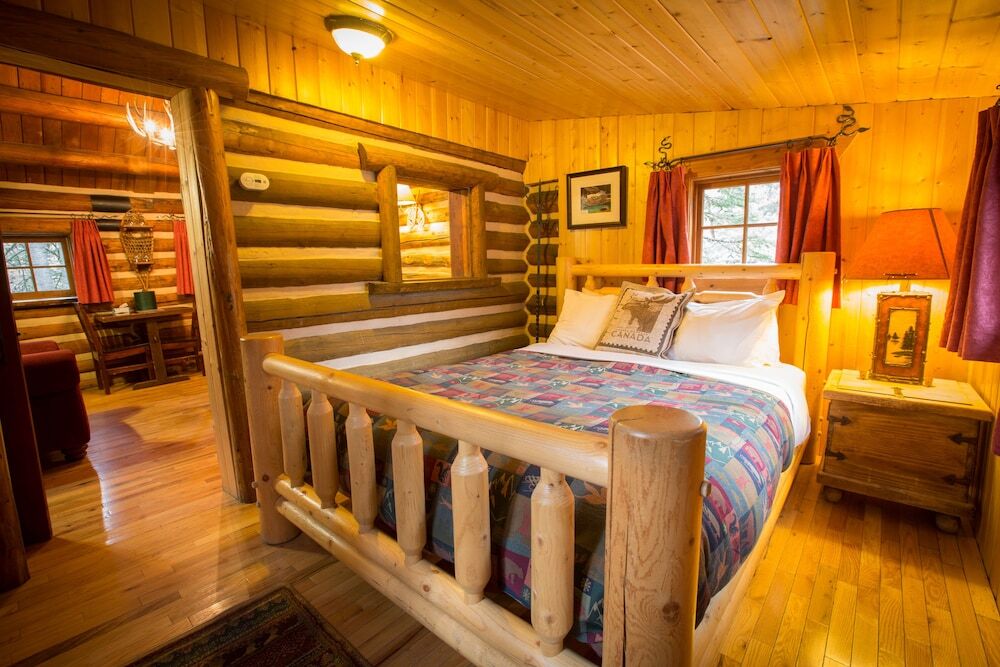 Storm Mountain Lodge & Cabins by null