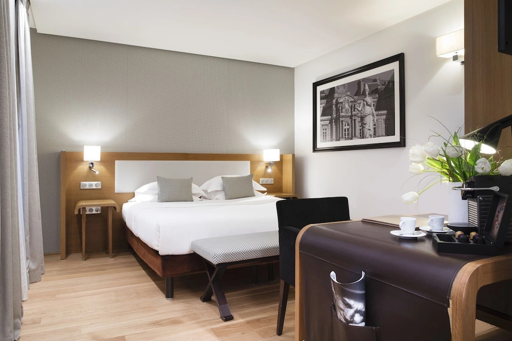 Deluxe Double room (full double bed)