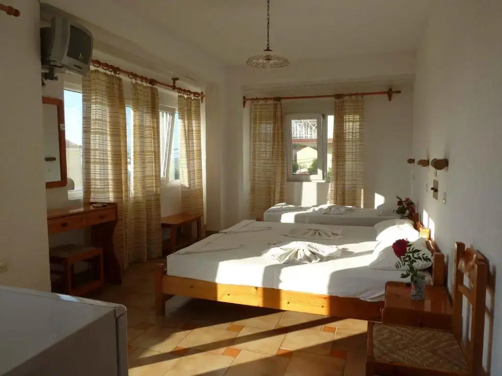Standard Triple room