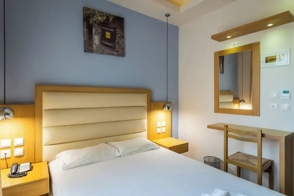 Economy room with balcony and with garden view