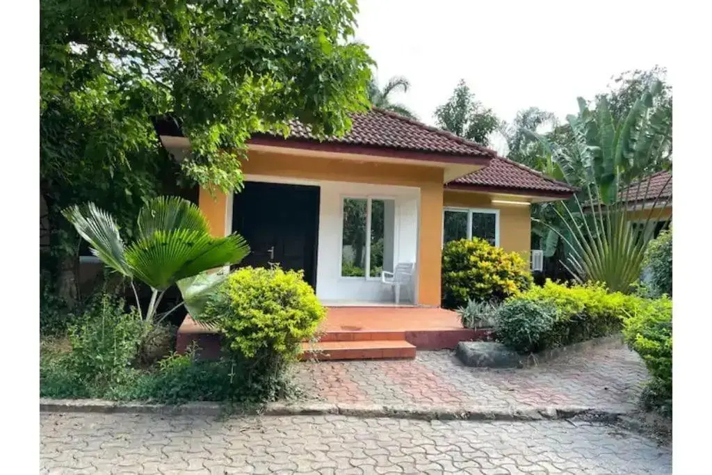 Entire 2 bedroom house with free wifi in Masaki