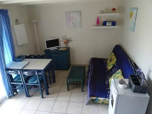 Voir la photo 2 — Languedoc Immobilier Villa Duplex Jardinet Piscine Plage - Hb278
