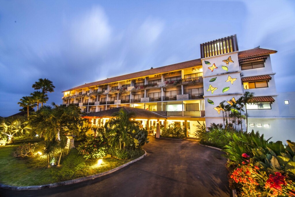 Amnaya resort nusa dua. Пляж сегара бали. Бали swiss belhotel. Свисс белотель бали. Бали swiss belhotel.