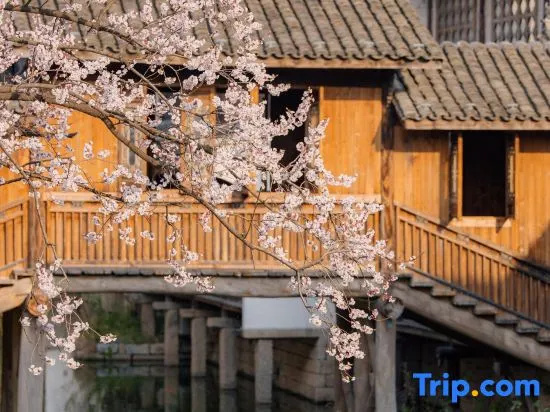Yanguan Chaolezhicheng Old Town Hotel