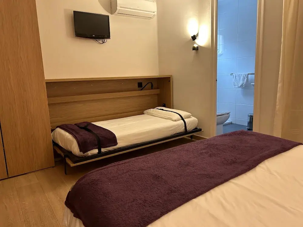 Standard Triple room