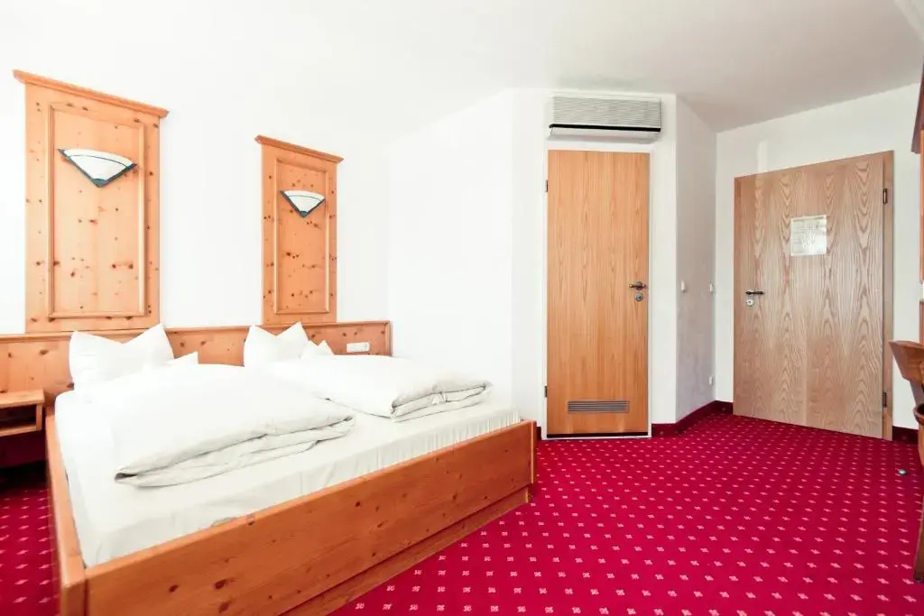 Standard Double room (full double bed)