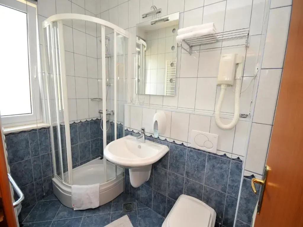 Standard Double room with balcony (full double bed)