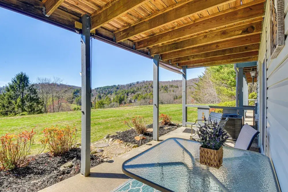 Newly Renovated Sky Valley Condo w/ Mtn Views