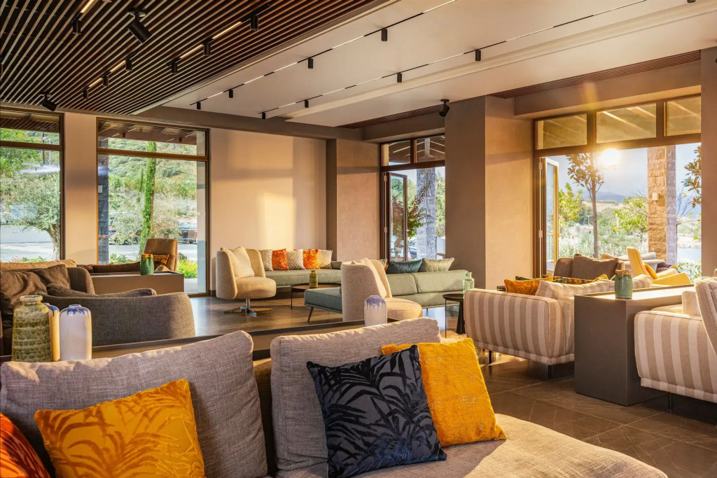 Lobby & Reception