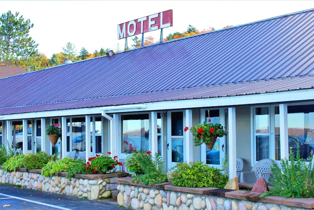 Sunset Motel On The Bay