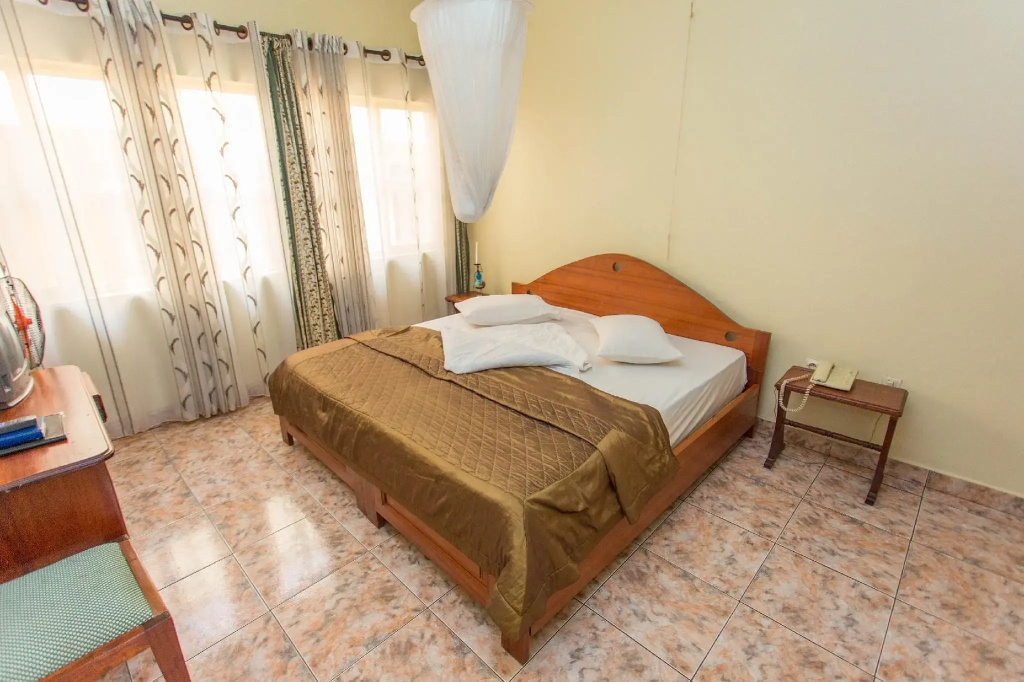 3 Bedrooms Apartment