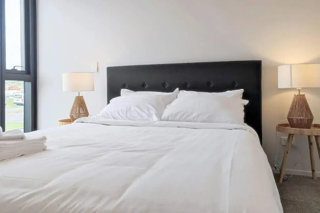 Brand new stylish 2BR apartment- free parking
