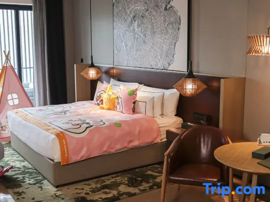 Standard Double Family room with lake view (full double bed)