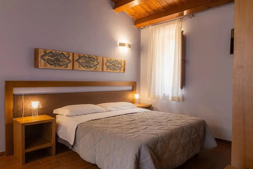 Standard Quadruple room with courtyard view