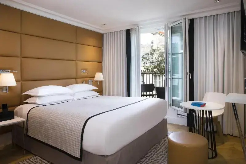 Hotel R de Paris 36