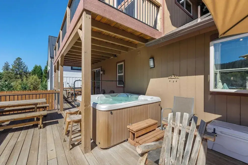 Hot Tub, Game Room, Large Deck w/ Mountain Views, 4bdr Paw Print by Avantstay
