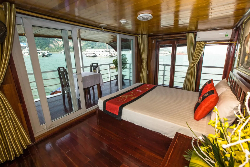 Double Suite with balcony (full double bed)