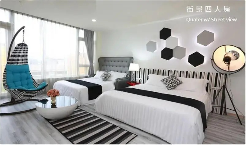 Suite with balcony and with street view