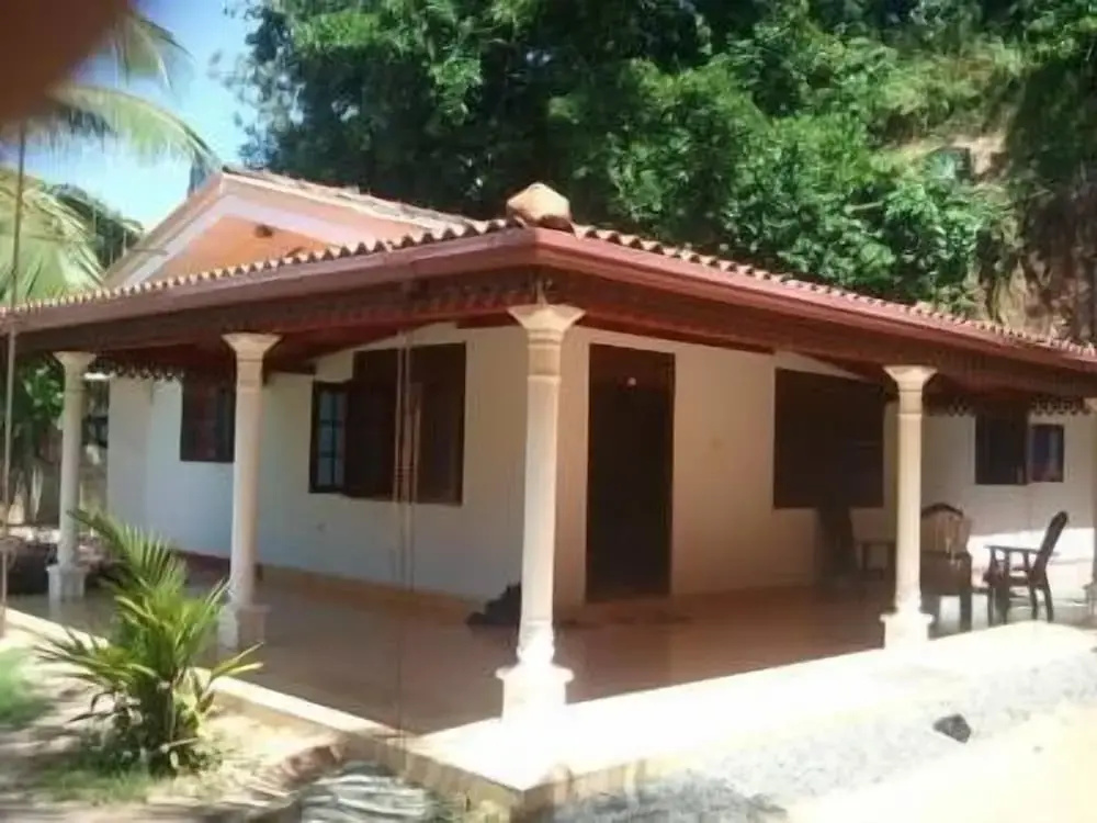 Damith Tourist Inn