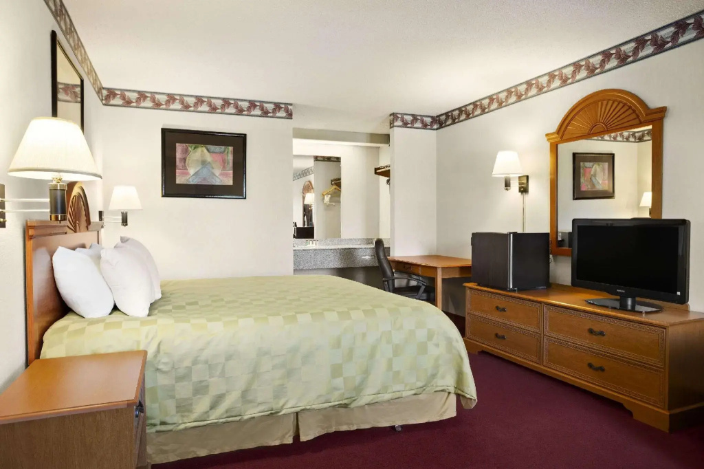 Standard Double room (full double bed)