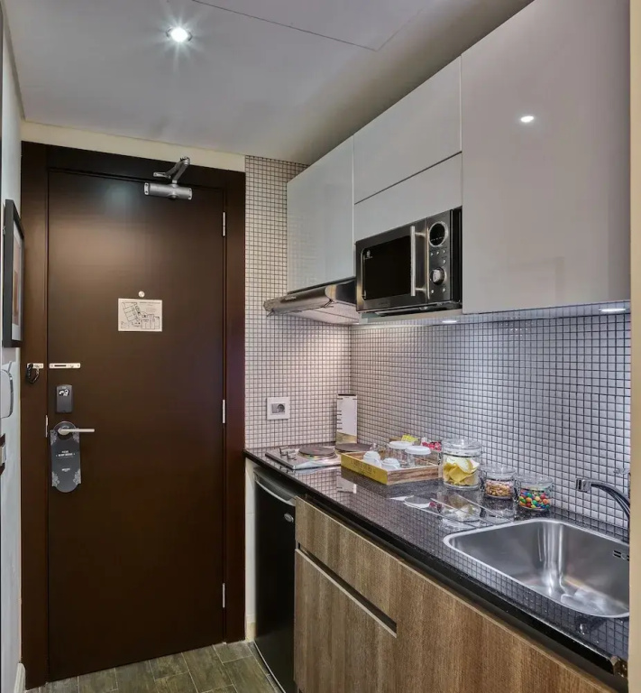 Double Junior Suite with city view (full double bed)
