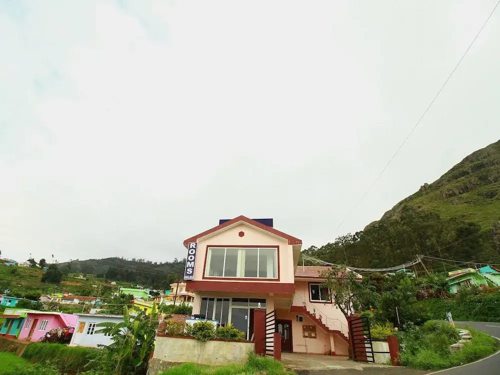 OYO 15479 Vista Suites Kalatty