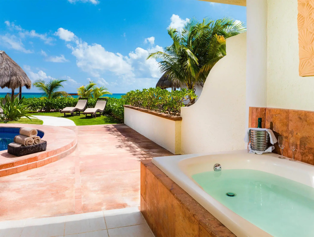 El Dorado Royale, Catamarán, Cenote & More Inclusive Aparthotel
