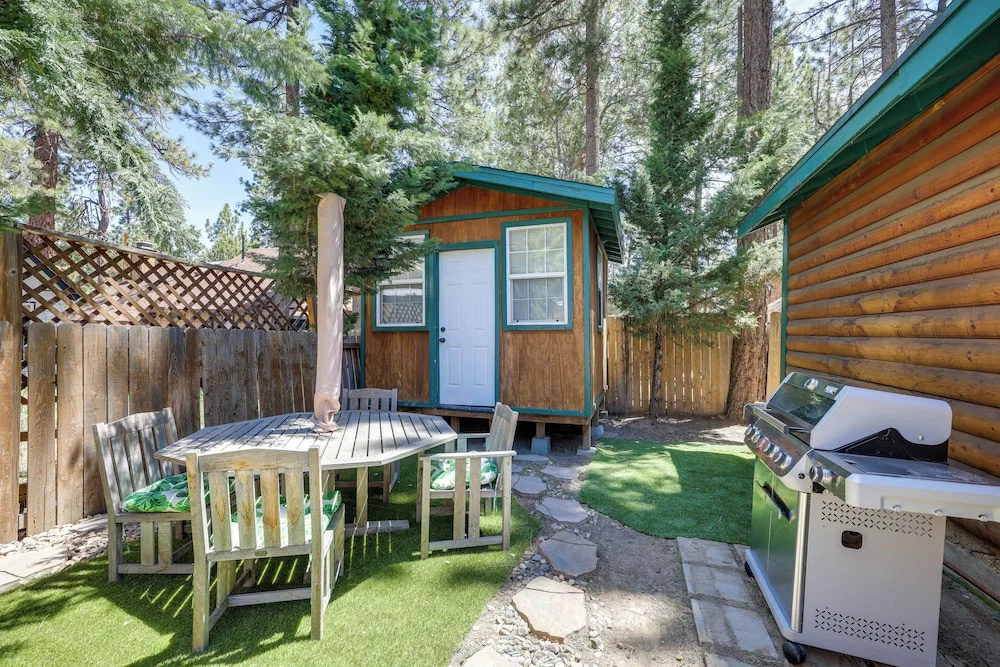 2 Mi to Big Bear Lake! Quiet Cabin w/ Yard & Grill
