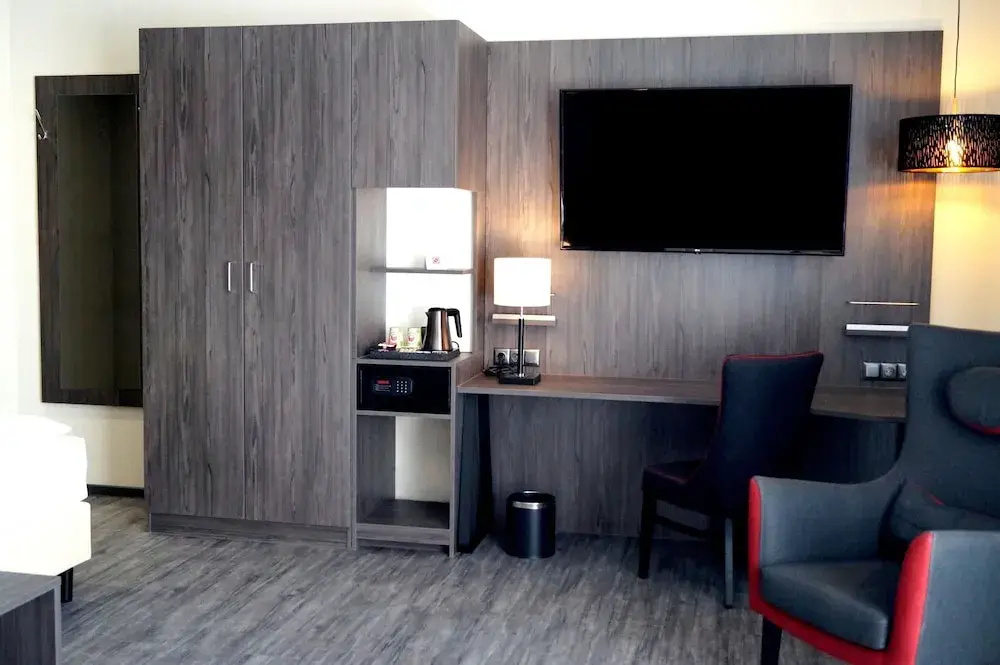 PLAZA Premium Parkhotel Norderstedt — 8