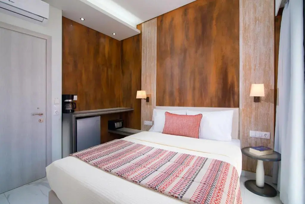 Deluxe Double room with balcony (full double bed)