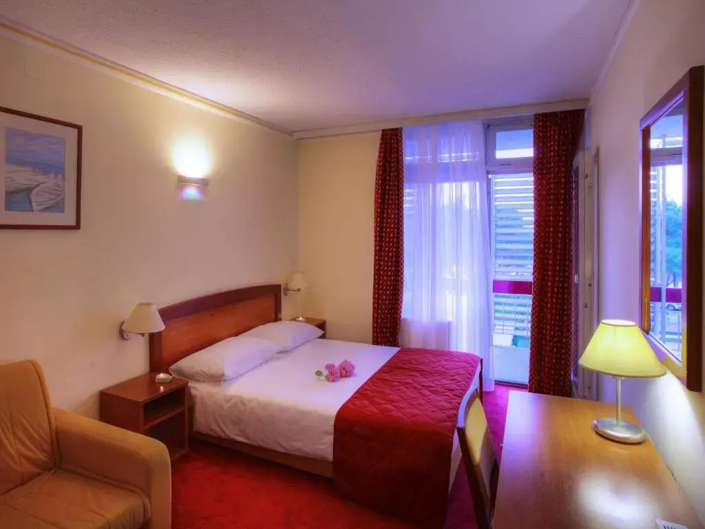 Standard Double room with balcony and with courtyard view (twin beds)