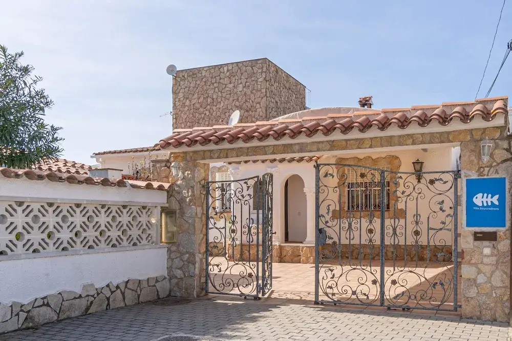 Villa in Empuriabrava With Private Mooring