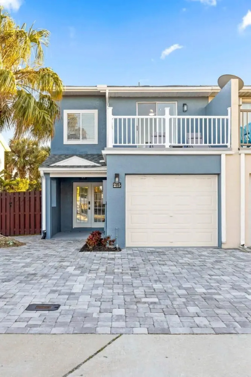 Stylish Townhome w Hot Tub 5 Min Walk to Beach