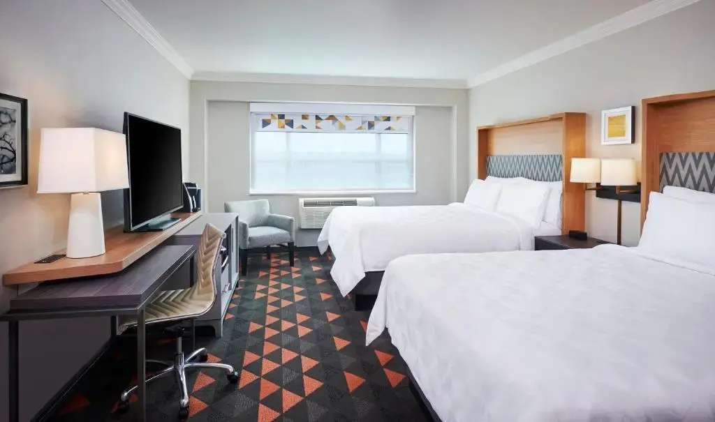 Holiday Inn Hotel & Suites Oakville @ Bronte by IHG - Chambres
