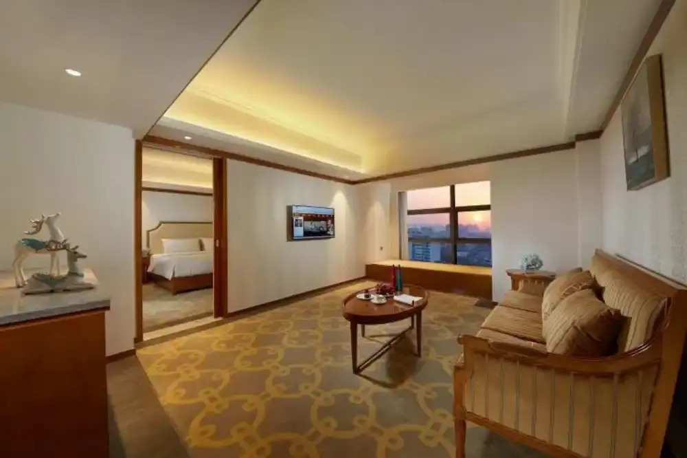 The Hotel V Zhenjiang Jingkou - фото 3