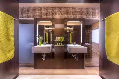 Lobby & Reception