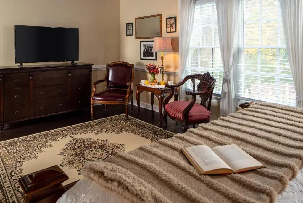 Deluxe Double room (full double bed)