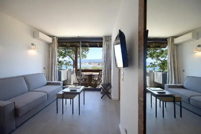 Suite with partial sea view