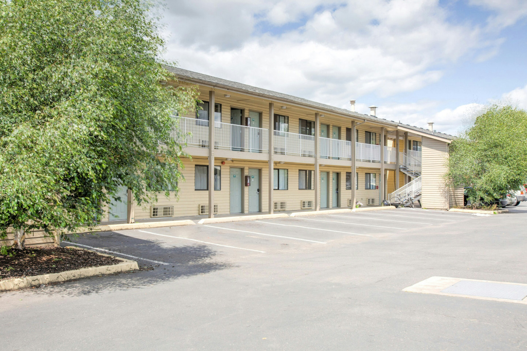 OYO Woodland Hotel and Suites