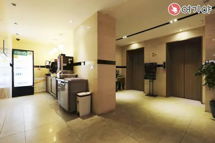 Lobby & Reception