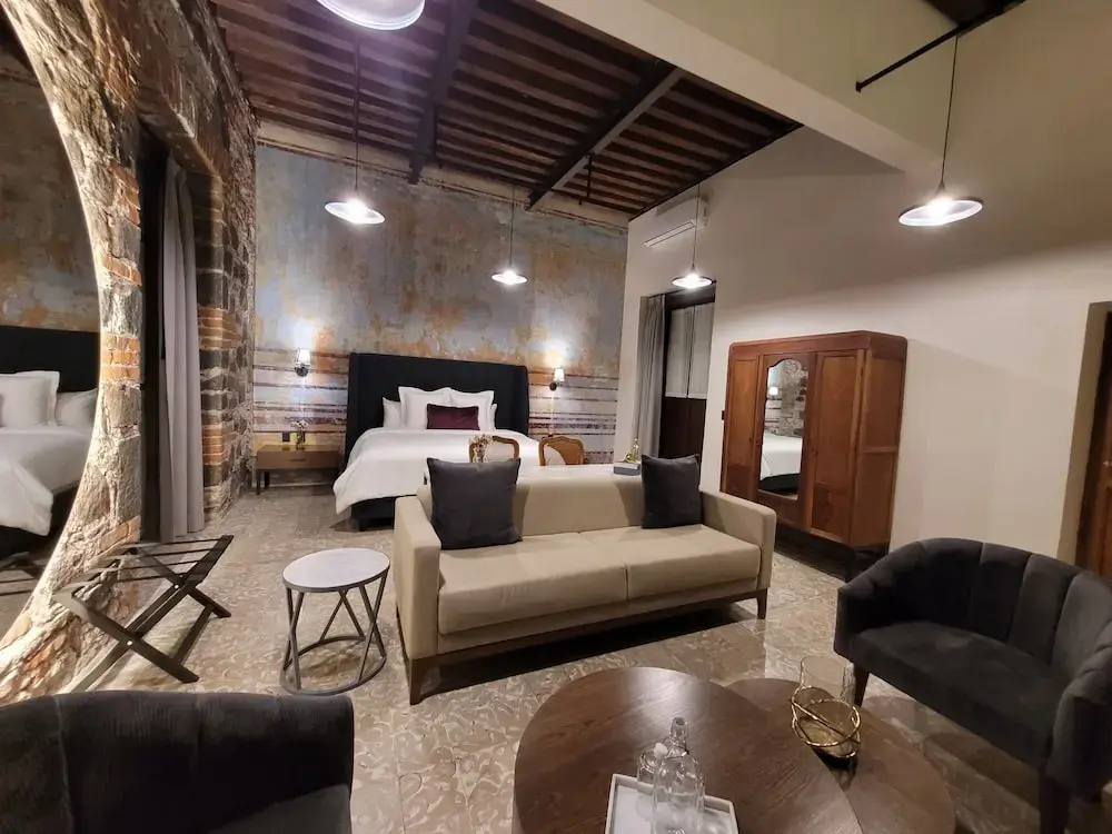 Lobby & Reception