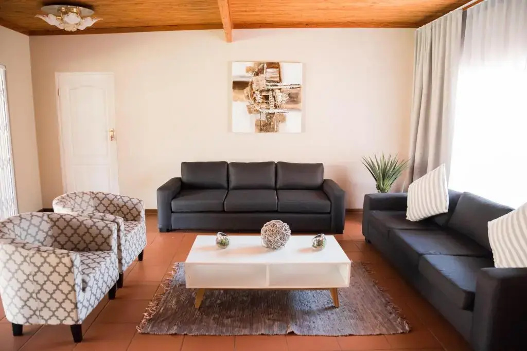 Contemporary Menlyn Maine Villa @ 201 J