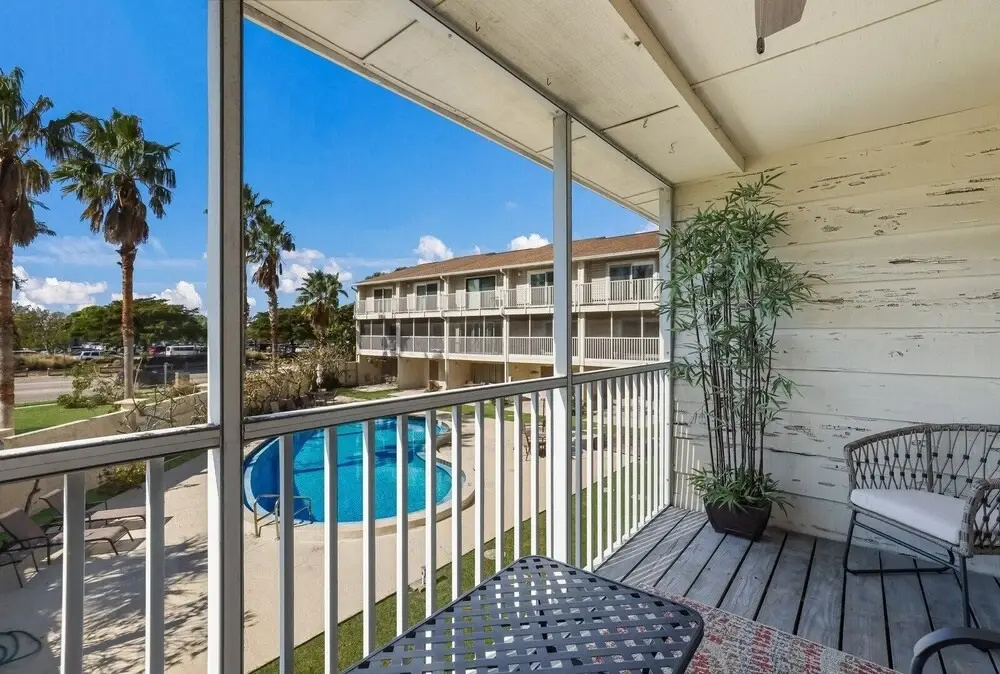 The Getaway 2 Bedroom Condo by Redawning