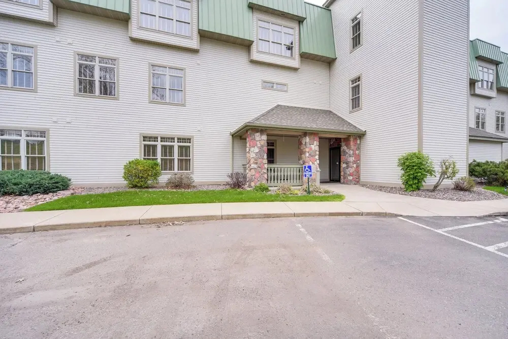 Cozy Birchwood Condo on Tagalong Golf Course!