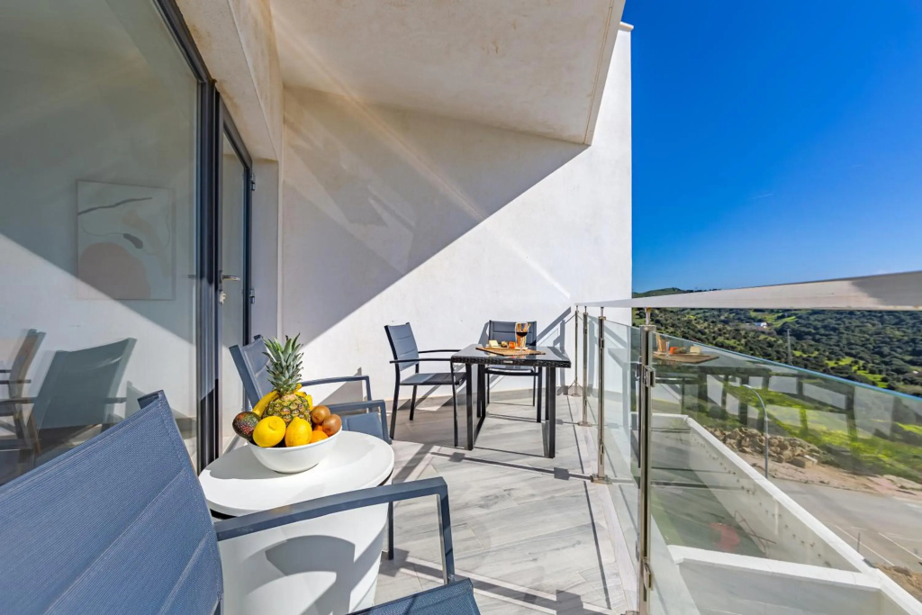 Vistas al Estrecho y Piscina - SimplyTarifa