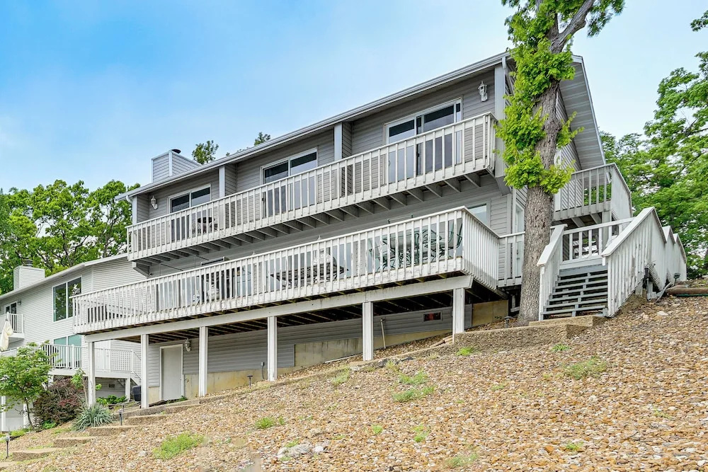 Dock & Slip, Walk to H Toads! Lake Ozark Retreat