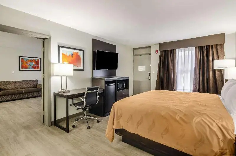 Double Suite (full double bed)