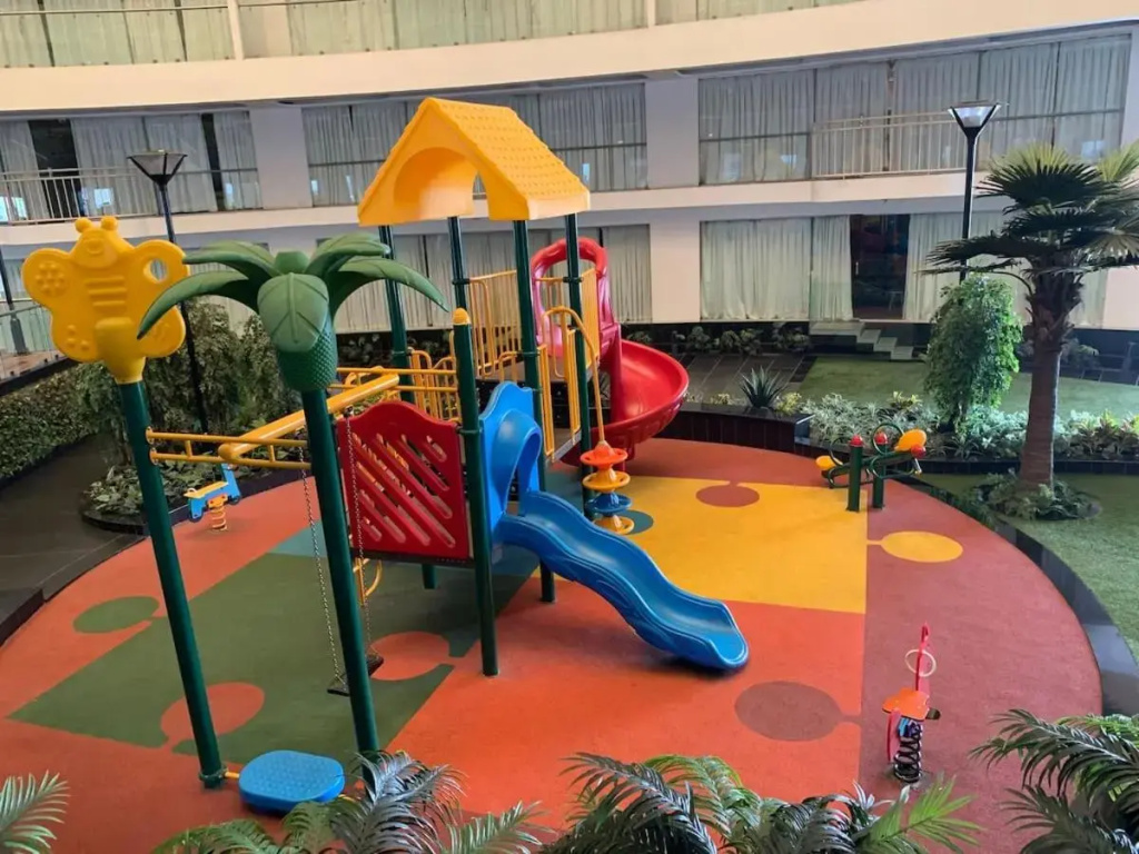 Luxurious Studio Homes Nr Surat Airport by Nirvana Hospitality