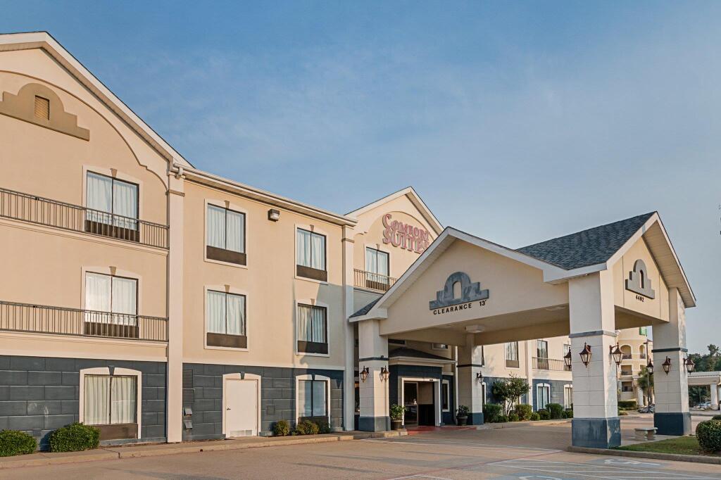 Quality Inn & Suites Lufkin image