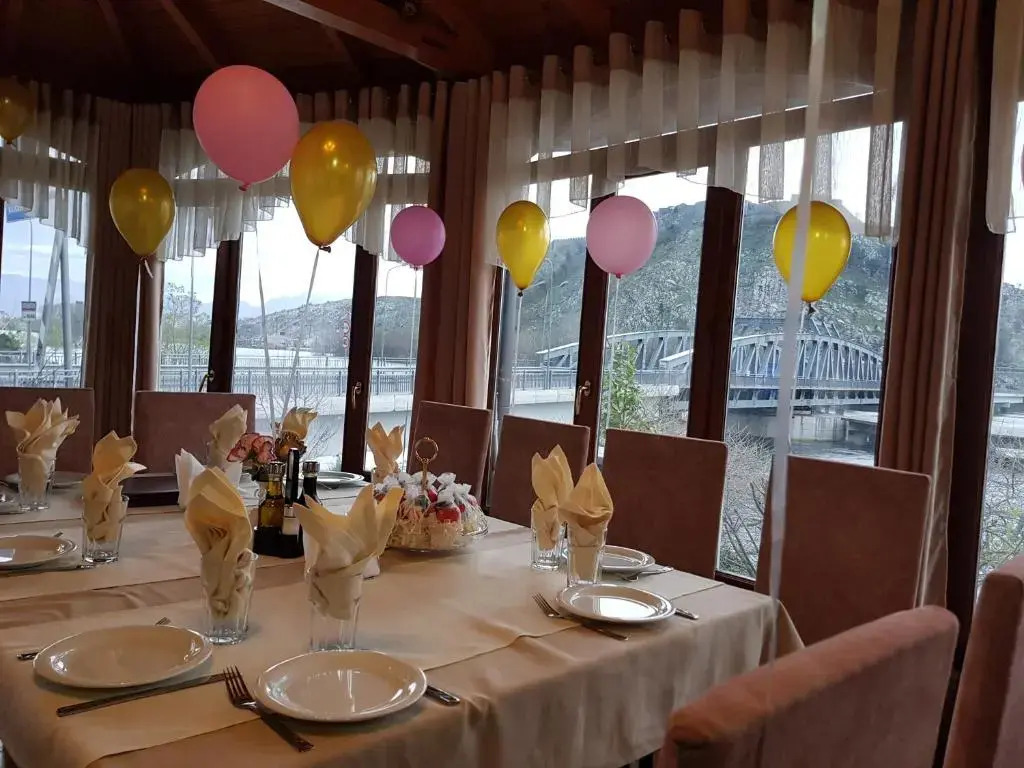 Deluxe Double room with view full double bed